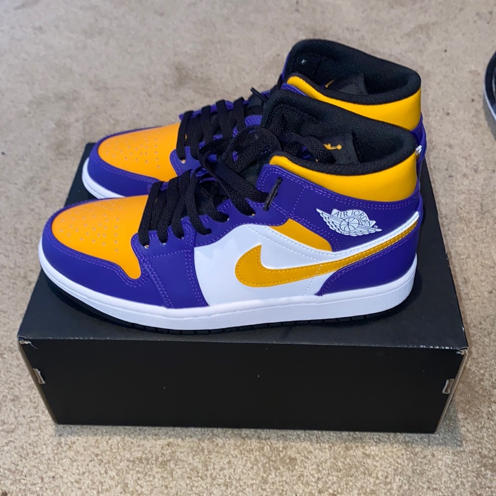 Air Jordan 1 mid